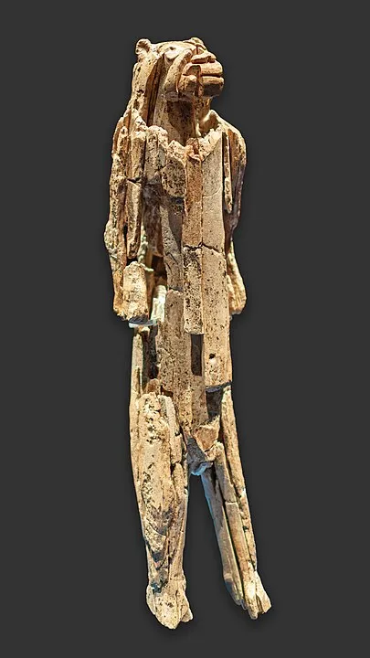 Löwenmensch-statue